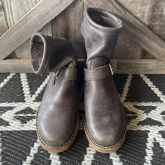 * RARE *Roots lAnkle Boots - Picture 2 of 7